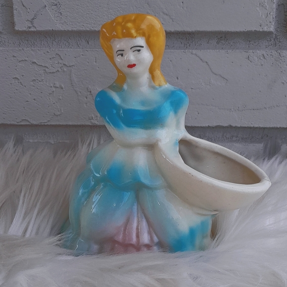 Vintage - MCM Victorian Porcelain Plant Figurine - Picture 3 of 11